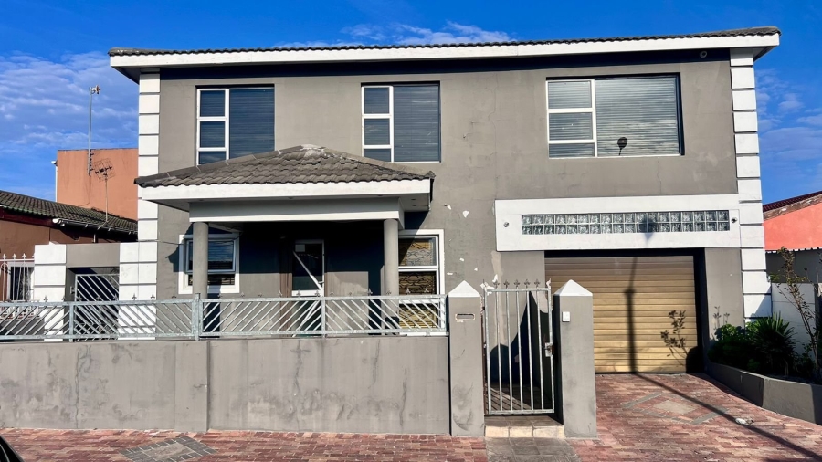 5 Bedroom Property for Sale in Woodlands Western Cape